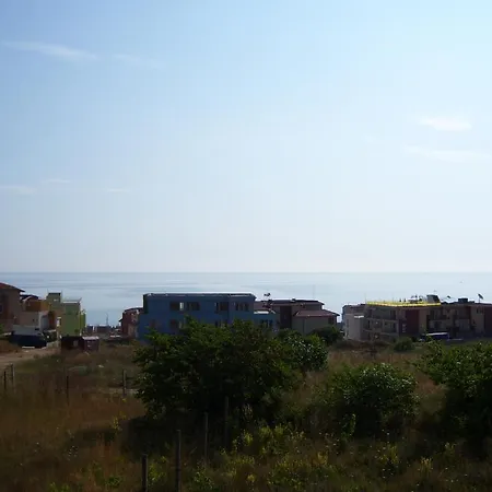 Apartment In Sunny Hills 2